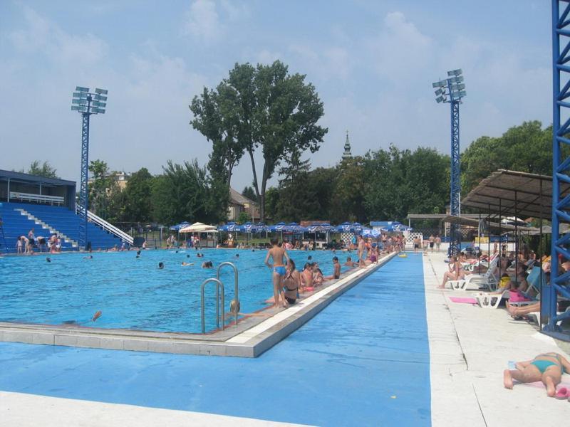 Apartman Ana Becej Екстер'єр фото